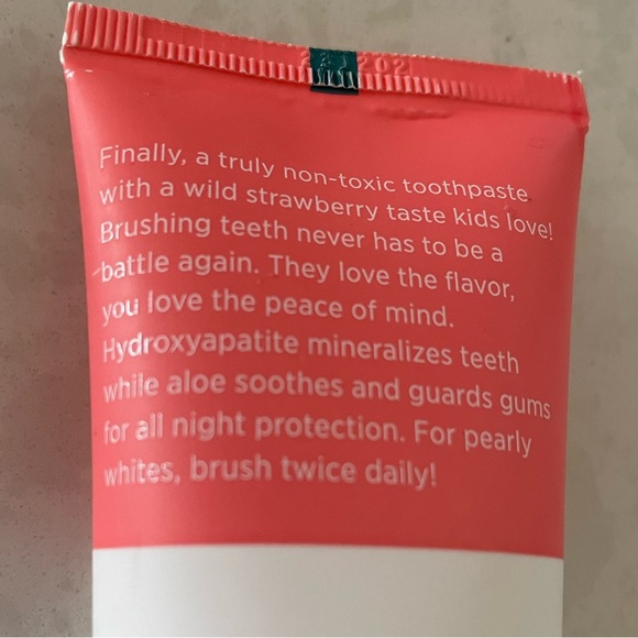 Wellnesse 🍓 Toothpaste - Picture 7 of 8